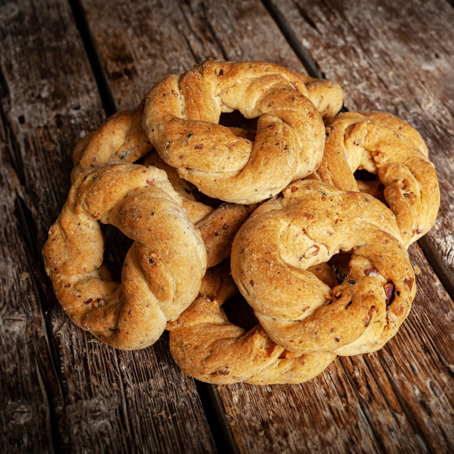 Cardamom knot